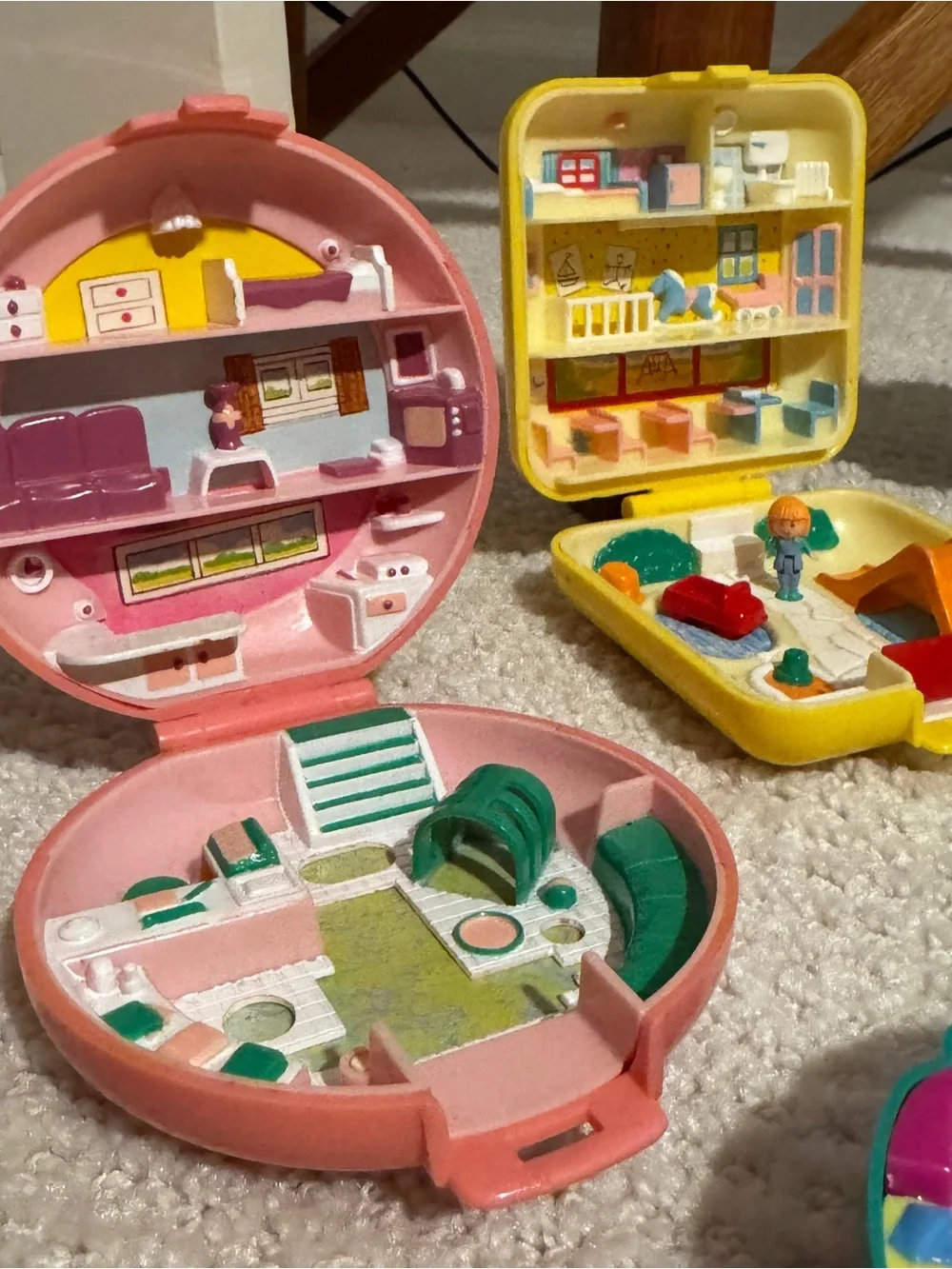 Lot of six Vintage Collectible Polly Pocket